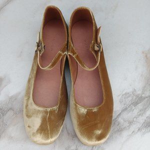 Doen Velvet Mary Jane Slipper Gold Women's Size 11